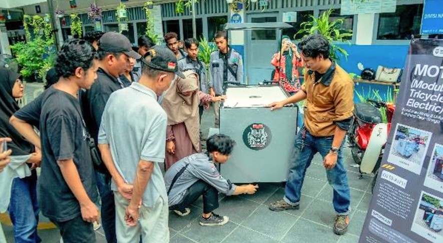 Becak Listrik : Karya Tel-U Surabaya Ramah Lingkungan & Dukung UMKM Makin Melaju
